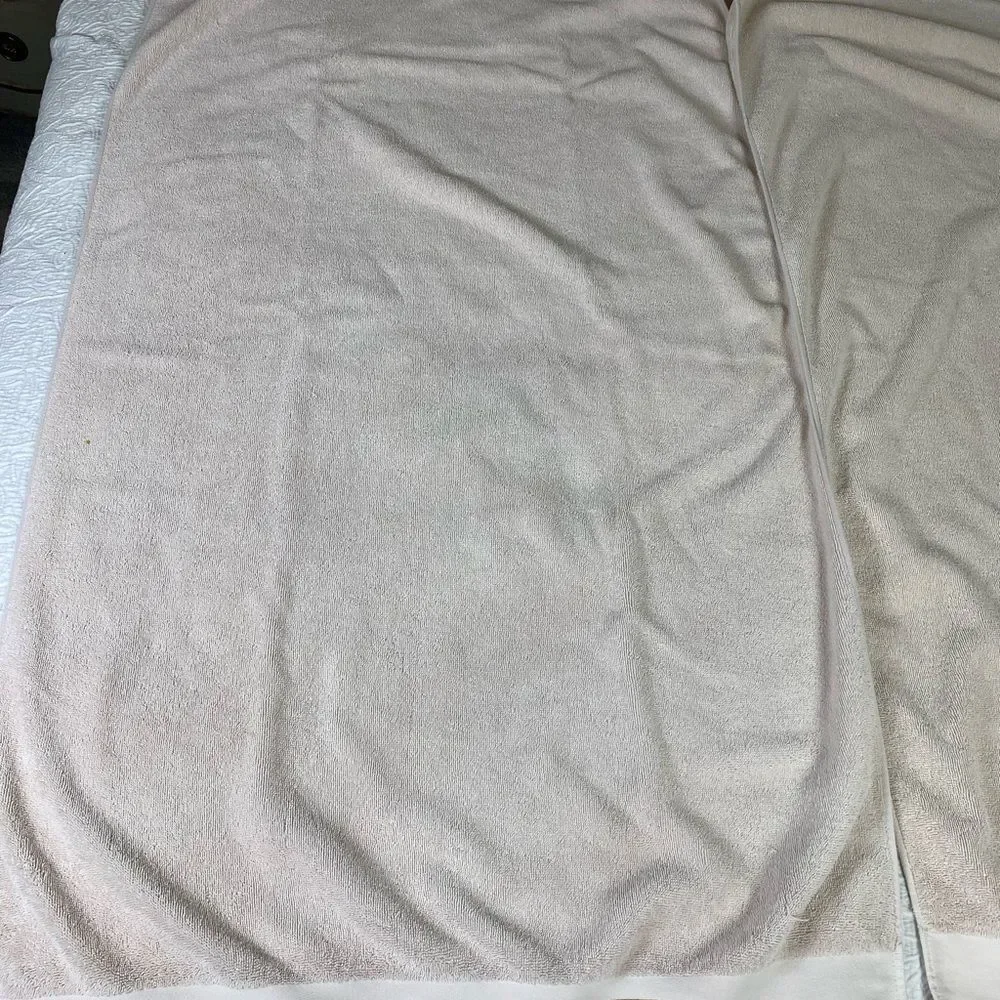 Luxurious Vtg Cream Bath Towels with Gold Greek Embroidered Accent